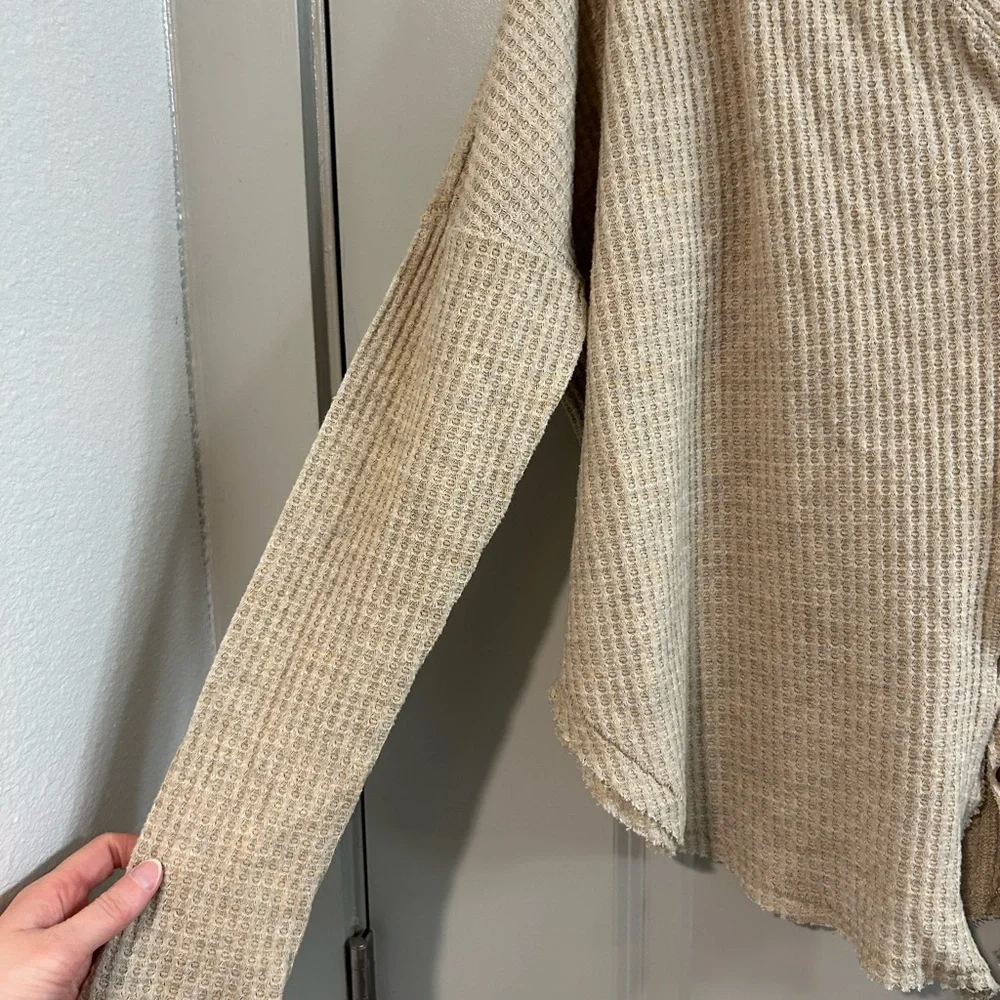 Urban Outfitters Beige Waffle Knit Henley - Picture 4 of 6